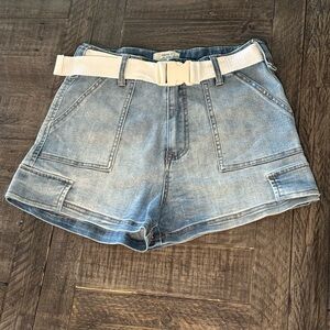 FOREVER 21JEAN SHORTS WITH BELT SIZE 28 BUNDLE2SAVE EXCELLENT CONDITION